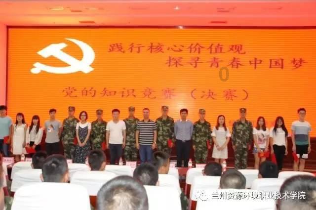 女明星在出席活动时，为什么喜欢穿暴露的服装？